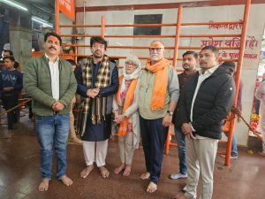 मिर्जापुर28जनवरी24*मां विंध्यवासिनी के दरबार में दर्शन करने पहुंचे अमेरिकी दंपत्ति*