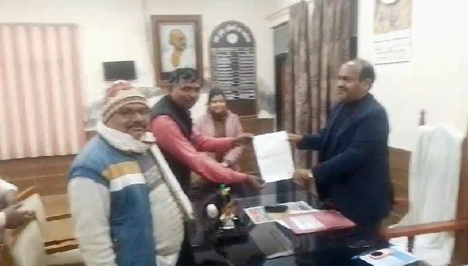 कौशाम्बी28जनवरी24*खनवारी गांव से कमासिन देवी मंदिर परिसर तक संपर्क मार्ग बनाया जाए....अजय सोनी*