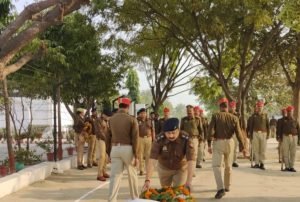 कौशाम्बी29जनवरी24*सड़क दुर्घटना में मृत सिपाही अवनीश दुबे को आईजी एसपी एएसपी ने दी श्रद्धांजलि*