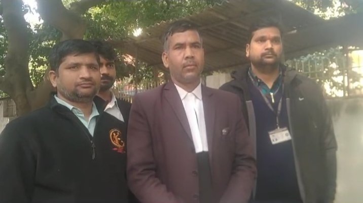 मथुरा29जनवरी24*होमगार्ड के जादू टोना से परेशान है वकील साहब,एसपी कार्यालय में न्याय के लिए लगाई गुहार।