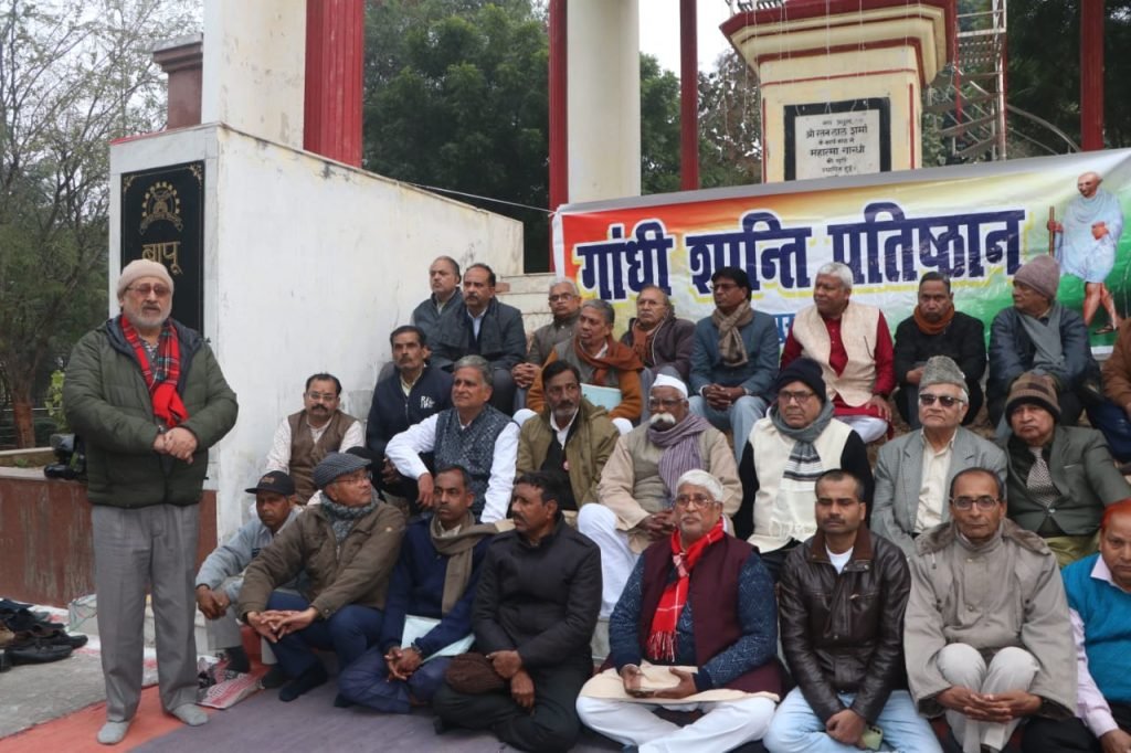 कानपुर 30 जनवरी 2024*गांधी शांति प्रतिष्ठान कानपुर द्वारा राष्ट्रपिता महात्मा गांधी की शहादत दिवस सर्व धर्म प्रार्थना सभा का आयोजन किया गया। कानपुर 30 जनवरी 2024*गांधी शांति प्रतिष्ठान कानपुर द्वारा राष्ट्रपिता महात्मा गांधी की शहादत दिवस सर्व धर्म प्रार्थना सभा का आयोजन किया गया।