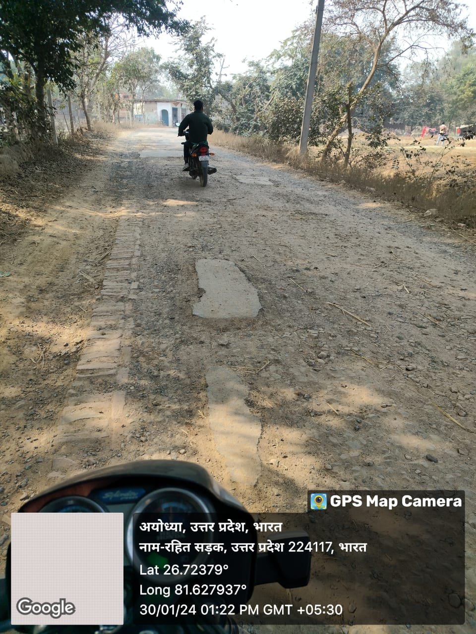 अयोध्या30जनवरी24*जर्जर सड़क पर चलने को मजबूर हैं ग्रामीण अयोध्या30जनवरी24*जर्जर सड़क पर चलने को मजबूर हैं ग्रामीण