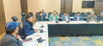 कानपुर नगर02जनवरी24*डीएम ने पेट्रोल पम्प व ट्रांसपोर्ट एसोसिएशन के प्रतिनिधियों के साथ कि बैठक।