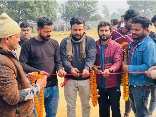 अयोध्या03जनवरी24*सामाजिक कार्यकर्ता ने क्रिकेट टूर्नामेंट का फीता काटकर किया उद्घाटन