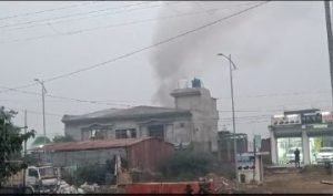 कौशाम्बी03जनवरी24*प्लास्टिक व टायर जलाकर मुख्यालय में फैलाया जा रहा है प्रदूषण*