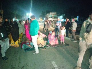 कानपुर नगर09जनवरी24*देशी शराब ठेके को लेकर महिलाओं ने किया रोड जाम