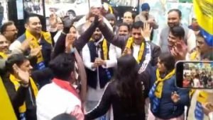 लखनऊ12जनवरी24*आम आदमी पार्टी कार्यालय में मनाया जा रहा जश्न ।