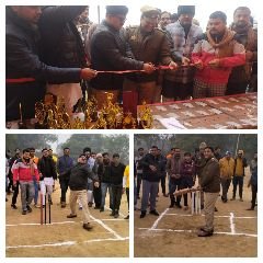 कानपुर नगर12जनवरी24*चौबेपुर व भट्ठा कोठी टीम में ए सी पी बिल्हौर ने फीता काटकर प्रतियोगिता व टास उछालकर खेल आरंभ किया कानपुर नगर12जनवरी24*चौबेपुर व भट्ठा कोठी टीम में ए सी पी बिल्हौर ने फीता काटकर प्रतियोगिता व टास उछालकर खेल आरंभ किया