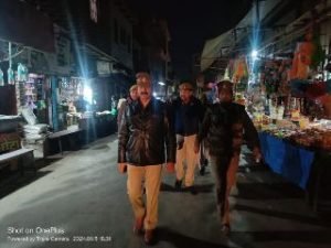 मथुरा15जनवरी24* श्रीमान वरिष्ठ पुलिस अधीक्षक द्वारा की गई पैदल गश्त व चेकिंग*