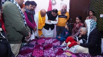 गोरखपुर16जनवरी24*एनकाउंटर में मारे गए माफिया के घर पहुंचे अजय राय