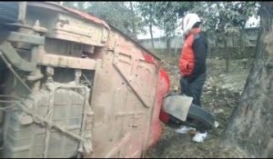 मथुरा17जनवरी24*बस की चपेट में आ कर ऑटो का हुआ भयंकर एक्सीडेंट