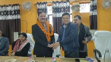 महराजगंज17जनवरी24* राम सेवा के लिए तहसीलदार ने छोड़ी नौकरी,राम अनुज ने तहसीलदार के पद से लिया वीआरएस