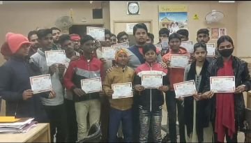 मिर्जापुर20जनवरी24*छात्रवृत्ति प्रमाण पत्र पाकर खिले छात्रों के चेहरे*