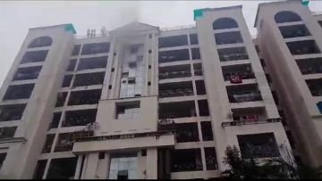 लखनऊ20जनवरी24*केजीएमयू के डॉक्टर कॉलोनी में लगी आग।