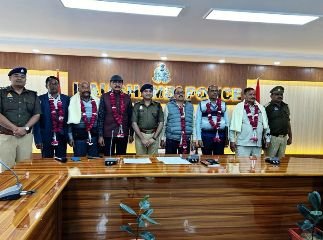 कौशाम्बी31जनवरी24*एएसपी ने पुलिस विभाग से सेवानिर्वित्त हुए दरोगा,कांस्टेबल को प्रशस्ति पत्र,अंगवस्त्र प्रदानकर दी भावभीनी विदाई*