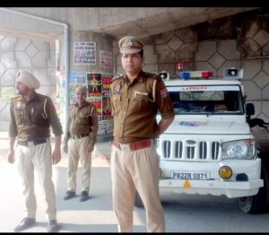 पंजाब 14 फरवरी 2024* थाना प्रभारी नवीन कुमार ने हनुमानगढ़ बाईपास पर नाकाबंदी कर की वाहनों की चैकिंग