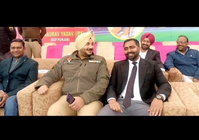 पंजाब 02 फरवरी 2024* बार एसोसिएशन के प्रधान लखविंद्र सिंह सिद्धू ने एसएसपी से वकीलों की समस्याओं संबंधी विचार विमर्श किया