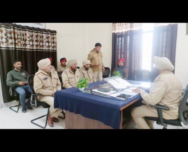 पंजाब 02 फरवरी 2024* थाना बहाववाला के प्रभारी गुरमीत सिंह ने कर्मचारियों से की मीटिंग लूटपाट करने वालों व नशा तस्करों के खिलाफ सख्त कार्यवाई करने के दिये निर्देश