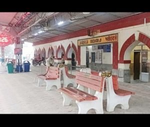 पंजाब 05 फरवरी 2024* रेलवे स्टेशन पर लंगूर का आतंक, लोग परेशान