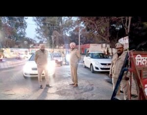 पंजाब 07 फरवरी 2024* थाना प्रभारी नवप्रीत सिंह ने अग्रसैन चौक पर नाकाबंदी कर वाहनों की चैकिंग की