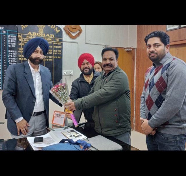 पंजाब 08 फरवरी 2024* सैनेटरी इंस्पैक्टर इकबाल सिंह व अश्वनी मिगलानी ने नगर निगम में डिप्टी कमिशनर का पद्भार संभालने पर रविंद्र पाल अरोड़ा का किया स्वागत पंजाब 08 फरवरी 2024* सैनेटरी इंस्पैक्टर इकबाल सिंह व अश्वनी मिगलानी ने नगर निगम में डिप्टी कमिशनर का पद्भार संभालने पर रविंद्र पाल अरोड़ा का किया स्वागत