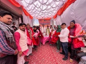 अयोध्या03फरवरी24*श्री हनुमान किला वार्ड में अध्यक्ष व सभासद द्वारा हुवा कम्बल वितरण