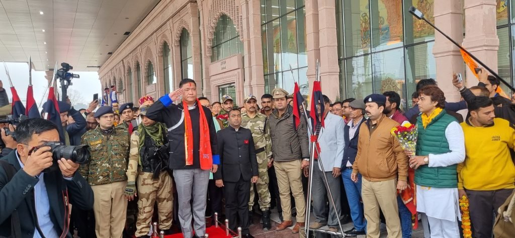 अयोध्या06फरवरी24*अरुणाचल प्रदेश के मुख्यमंत्री पेमा खांडू व कैबिनेट पहुंचे महर्षि बाल्मीकि अंतर्राष्ट्रीय एयरपोर्ट। अयोध्या06फरवरी24*अरुणाचल प्रदेश के मुख्यमंत्री पेमा खांडू व कैबिनेट पहुंचे महर्षि बाल्मीकि अंतर्राष्ट्रीय एयरपोर्ट।