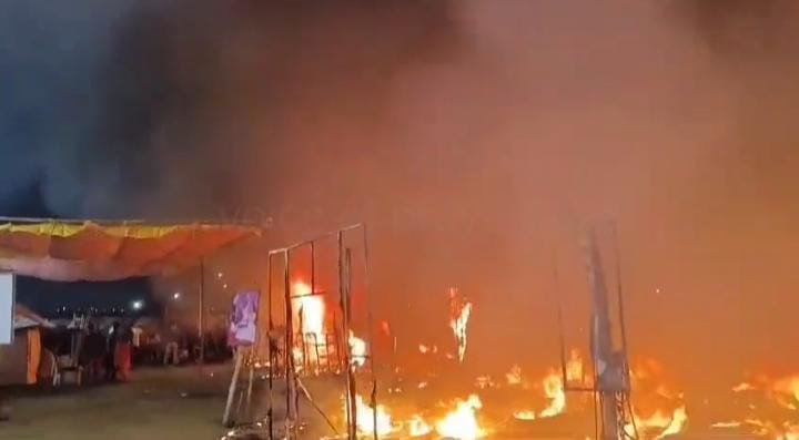 प्रयागराज09फरवरी24*माघ मेला क्षेत्र स्थित किन्नर अखाड़ा में लगी आग प्रयागराज09फरवरी24*माघ मेला क्षेत्र स्थित किन्नर अखाड़ा में लगी आग