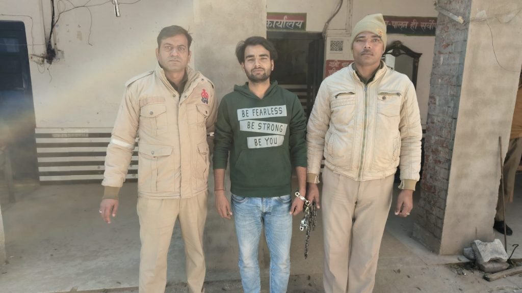 फिरोजाबाद09फरवरी24*सोसल मीडिया पर असलहा प्रदर्शन करने वाला अभियुक्त गिरफ्तार।