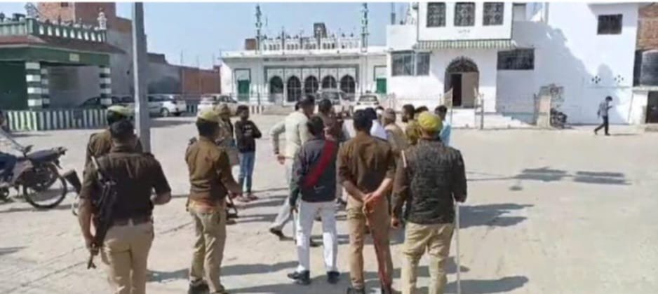 कौशाम्बी09फरवरी24*हल्द्वानी बवाल व ज्ञानव्यापी मामले के बाद प्रशासन व पुलिस जुमा नमाज को लेकर एलर्ट* कौशाम्बी09फरवरी24*हल्द्वानी बवाल व ज्ञानव्यापी मामले के बाद प्रशासन व पुलिस जुमा नमाज को लेकर एलर्ट*