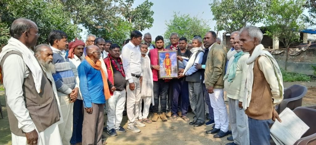 कौशाम्बी11फरवरी24*घनश्याम पासी के आवास पर महाराजा सुहेलदेव पासी संगठन के कार्यकर्ता एवं मानिंद लोग एकत्रित हुए*