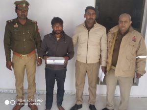 फिरोजाबाद12फरवरी24*थाना शिकोहाबाद पुलिस टीम द्वारा एक अभियुक्त को चोरी के मोबाइल व अवैध असलाह सहित किया गिरफ्तार*