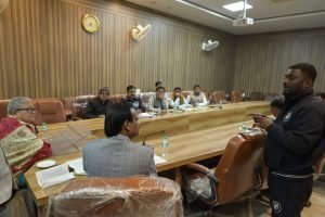 कानपुर नगर12फरवरी24*मा0 महापौर जी द्वारा विशेष सफाई अभियान में लगे सफाई योद्धाओं के सम्बन्ध में बैठक की गयी