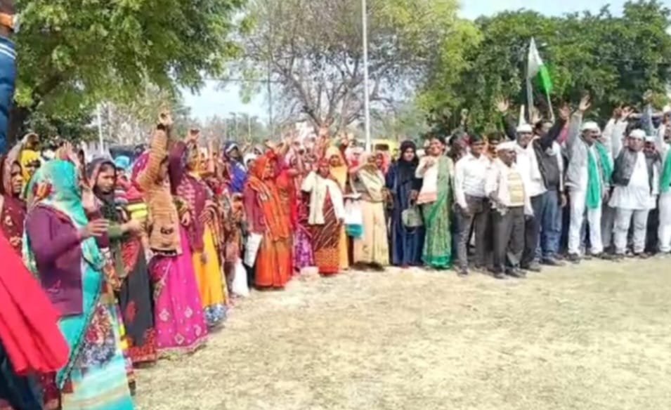 कौशाम्बी16फरवरी24*भारत बंद के समर्थन में भाकिमसयू ने किया प्रदर्शन* कौशाम्बी16फरवरी24*भारत बंद के समर्थन में भाकिमसयू ने किया प्रदर्शन*