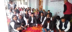 कानपुर21फरवरी24*बिल्हौर बार एसोसिएशन बिल्हौर व द लॉयर्स बिल्हौर के संयुक्त तत्वावधान में आज कलम बन्द हड़ताल जारी