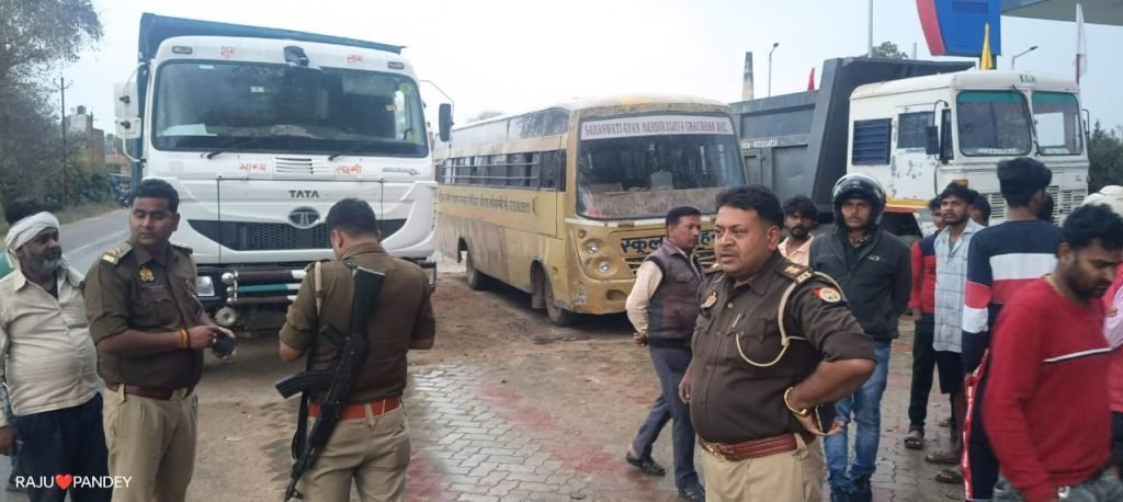 कौशाम्बी21फरवरी24*बाइक सवार जीजा साली को डंपर ने कुचला साली की मौत जीजा लहूलुहान*