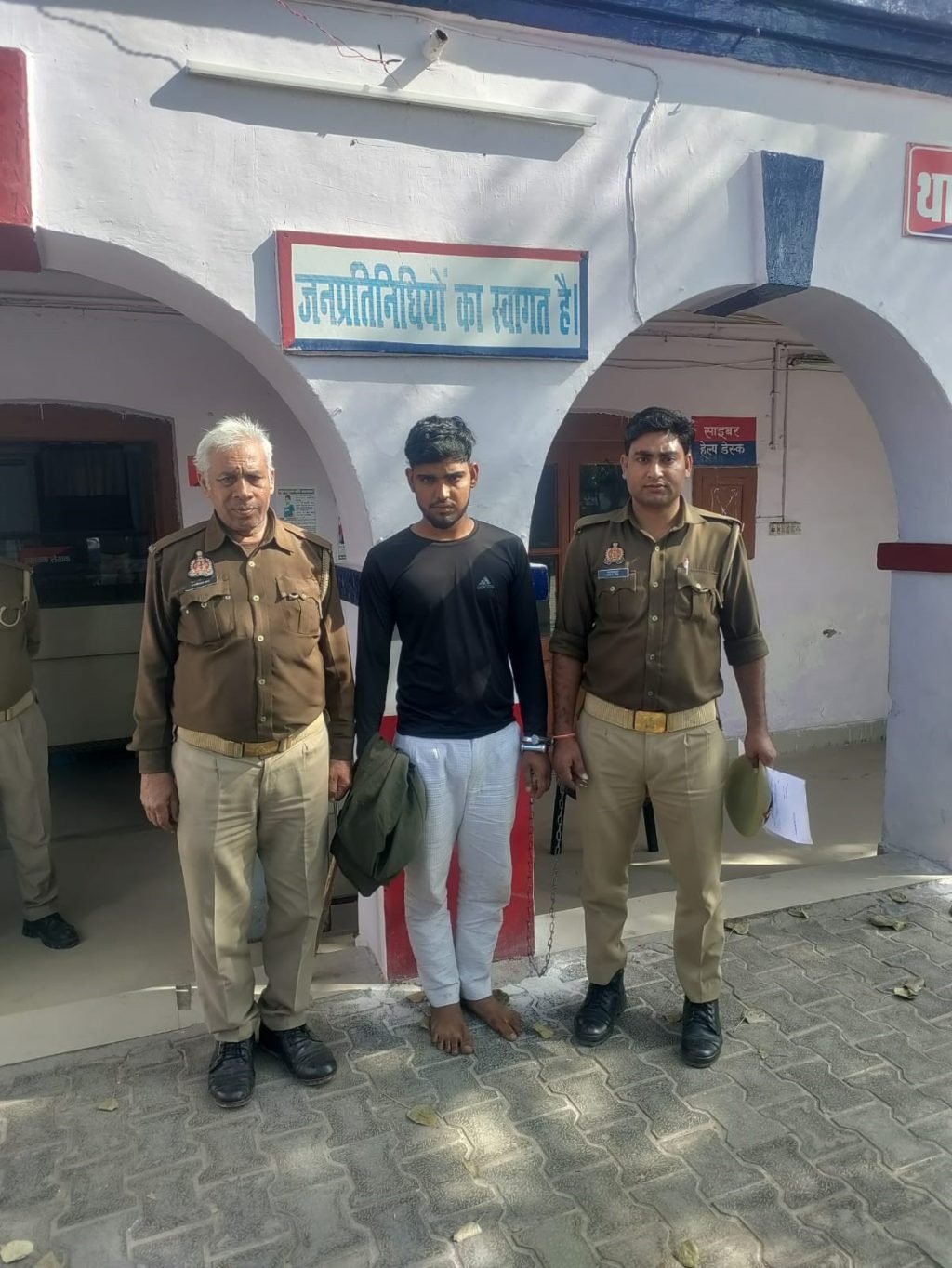 फिरोजाबाद22फरवरी24*थाना टूण्डला पुलिस टीम द्वारा चोरी के अपराध में वांछित चल रहे 01 अभियुक्त को किया गया गिरफ्तार ।* फिरोजाबाद22फरवरी24*थाना टूण्डला पुलिस टीम द्वारा चोरी के अपराध में वांछित चल रहे 01 अभियुक्त को किया गया गिरफ्तार ।*