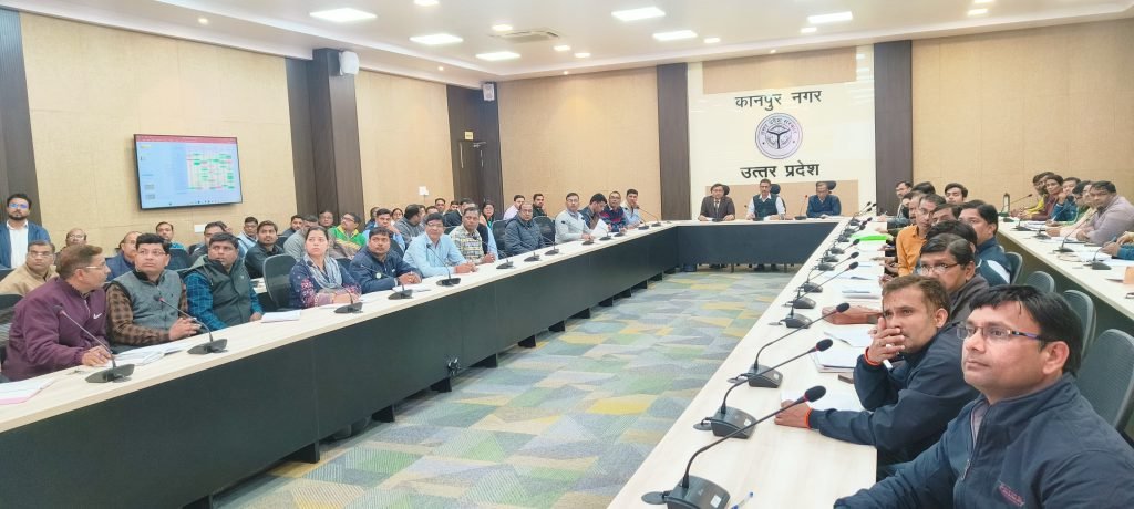 कानपुर नगर22फरवरी24*डीएम की अध्यक्षता में सरसैया घाट स्थित नवीन सभागार में राष्ट्रीय क्षय उन्मूलन कार्यक्रम के अन्तर्गत समीक्षा बैठक संपन्न हुई ।