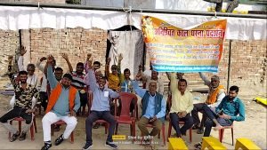 कानपुर24फरवरी24*हाईवे पर ओवरब्रिज या कट न दिए जाने को लेकर ग्रामीणों का अनवरत विरोध प्रदर्शन जारी*