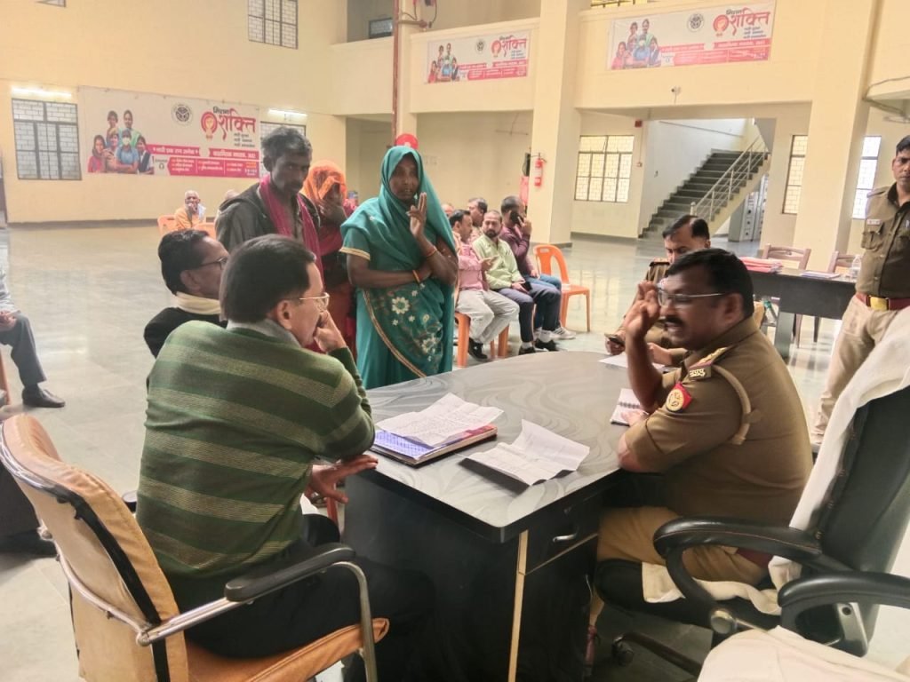 कौशाम्बी24फरवरी24*थाना समाधान दिवस से गायब रहे लेखपाल परेशान रहे फरियादी*