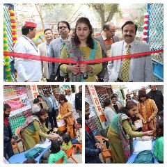 औरैया01फरवरी24*डीएम ने कृमि नाशक दवा एल्वेंडाजोल की गोली बच्चों को खिलाकर अभियान का शुभारंभ किया।