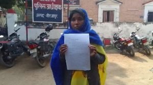 मिर्जापुर01फरवरी24*रास्ता रोक कर छेडछाड एवं जाति सूचक गाली देने के सम्बंध में कोई सुनवाई न होने पर लगायी एसएसपी के यहाँ गुहार।