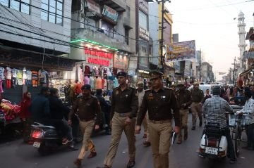 फिरोजाबाद07फरवरी24*एसएसपी फिरोजाबाद द्वारा पुलिस बल के साथ फिरोजाबाद शहर में की गयी पैदल गश्त ।* फिरोजाबाद07फरवरी24*एसएसपी फिरोजाबाद द्वारा पुलिस बल के साथ फिरोजाबाद शहर में की गयी पैदल गश्त ।*