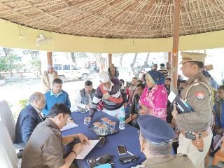 कौशाम्बी10फरवरी24*जिलाधिकारी एवं पुलिस अधीक्षक ने थाना चरवा में सुनी जनशिकायतें*