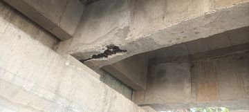 कौशाम्बी10फरवरी24*पुल के नीचे बीम में आई दरार,दिखाई देने लगी सरिया*