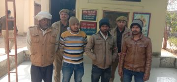 फिरोजाबाद12फरवरी24*थाना खैरगढ़ पुलिस टीम द्वारा चैकिंग के दौरान भिन्न-2 अभियोगों से सम्बन्धित 04 वारंटी / वांछित को किया गया गिरफ्तार ।*