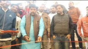 अयोध्या13फरवरी24*समाजसेवी सुरेश यादव ने लव बाइट पिज़्ज़ा दुकान का फीता काटकर किया भव्य उद्घाटन।