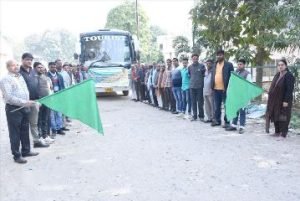 कानपुर20फरवरी24*उप कृषि निदेशक ने50 कृषकों का एक दल हैदराबाद के लिए हरी झंडी दिखाकर रवाना किया