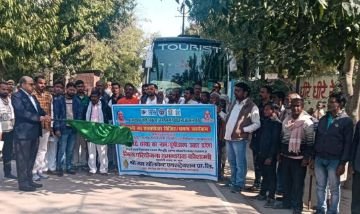 कौशाम्बी20फरवरी24*कृषकों को 05 दिवसीय किसान प्रशिक्षण बस को हरी झण्डी दिखाकर डीएम ने किया रवाना*