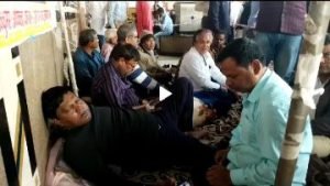 भागलपुर22फरवरी24*सुलतानगंज रेलवे स्टेशन पर आठवां दिन भी अनशन जारी, रेल अधिकारी नहीं ले रहे हैं सुधि